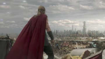 La cape rouge de Thor (Chris Hemsworth) dans Thor : Ragnarok