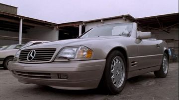 The Mercedes-Benz SL500 R129 convertible 1996 Fletcher Reede (Jim Carrey) in Liar Liar