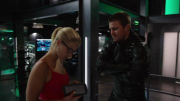 Anthropologie des Boucles d'oreilles portées par Felicity Smoak (Emily Bett Rickards) comme on le voit en Flèche S06E01