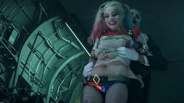Le top "Daddy's Lil Monster" de Harley Quinn (Margot Robbie) dans Suicide Squad