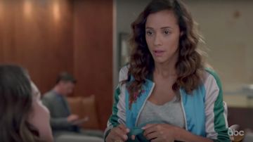 El bombardero Maje de Jacinda (Dania Ramírez) en Once Upon A Time S07E02