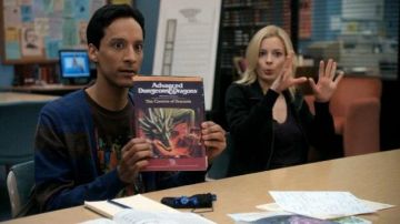 Le jeu Donjons et Dragons auquel jouent les étudiants de Community