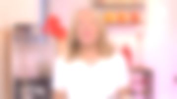 Le t-shirt La femme de Agathe Lecaron dans La maison des maternelles du 03/10/2017