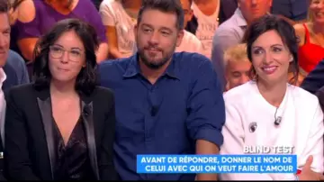 Le sweat clin d'oeil et bouche de Géraldine Maillet dans Touche pas à mon poste du 10/10/2017 TPMP