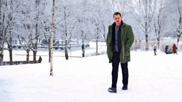 Outfits of The Snowman: Michael Fassbender wears Green coat to portray Detective Harry Hole in the movie