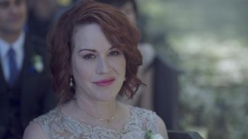 Pendientes de Mary Andrews (Molly Ringwald) en Riverdale S02E01