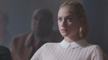 The sweater pink Ted Baker Betty Cooper (Lili Reinhart) in Riverdale S02E02
