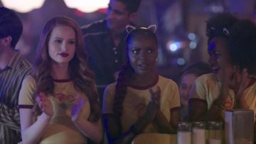 The headband cat ears BCBGMAXAZRIA Josie McCoy (Ashleigh Murray) in Riverdale S02E02