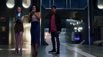 La combi caqui de Caitlin Snow (Danielle Panabaker) en Flash S04E02