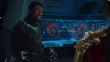 The claws of the Black Panther T Challa (Chadwick Boseman) in a Black Panther