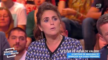 Le Pull à  imprimé géométrique de Valérie Benail dans Touche pas à mon poste du 12/10/2017 #TPMP