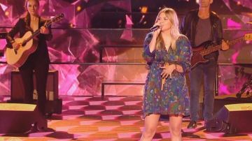 The flower dress of Louane in 50 favorite songs of the French, on M6 of 19/10/2017 #50chansons @louane