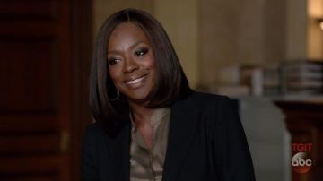 Le chemisier L'Agence bronze de Annalise Keating (Viola Davis) dans How to Get Away with Murder S04E03