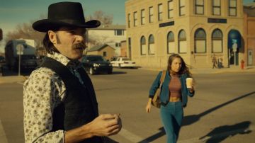 Chaleco occidental usado por Doc Holliday (Tim Rozon) como se ve en Wynonna Earp S01E05