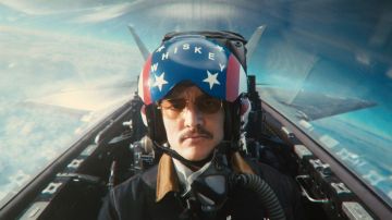 Casco de piloto estadounidense usado por Jack Daniels / Whiskey (Pedro Pascal) como se ve en Kingsman: The Golden Circle