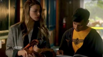 Le blazer Free People de Chloe Decker (Lauren German) dans Lucifer S03E04