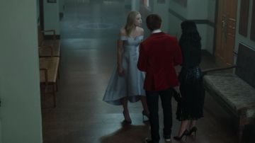 The prom dress of Betty Cooper (Lili Reinhart) in Riverdale S01E11