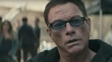 The sun glasses of Jean-Claude Van Damme in Jean-Claude Van Johnson