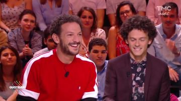 La sudadera roja de Vincent Dedienne en el programa Quotidien del lunes 16 de octubre