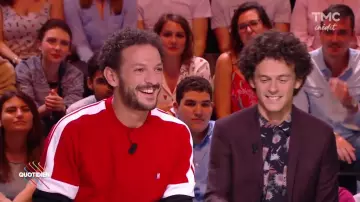 La sudadera roja de Vincent Dedienne en el programa Quotidien del lunes 16 de octubre