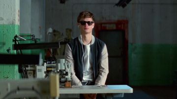 Chaqueta Varsity usada por Baby (Ansel Elgort) como se ve en Baby Driver