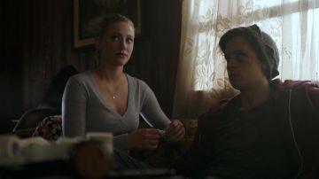 The sweater sky blue Club Monaco Betty Cooper (Lili Reinhart) in Riverdale S02E03