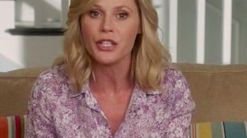 Le chemisier Frank & Eileen de Claire Dunphy (Julie Bowen) dans Modern Family S09E05