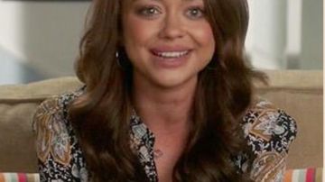 La blusa A.L.C. de Haley Dunphy (Sarah Hyland) dans Modern Family S09E05