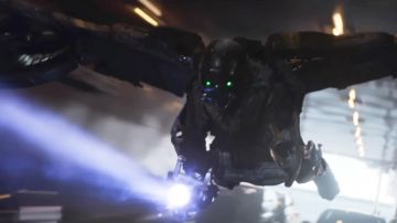 The battle helmet of Adrian Toomes / The Vulture (Michael Keaton) in Spider-Man : Homecoming