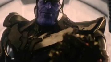 The Glove of Infinity of Thanos (Josh Brolin) in the scene post-credits of Avengers : Age of Ultron