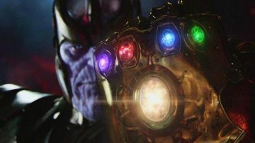 The Glove of Infinity of Thanos (Josh Brolin) in the scene post-credits of Avengers : Age of Ultron