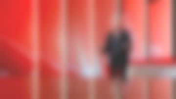 La blouse noire de Elise Lucet dans Envoyé spécial du 05/10/2017