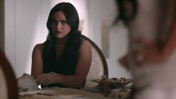 La robe Topshop de Veronica Lodge (Camila Mendes) dans Riverdale S02E03