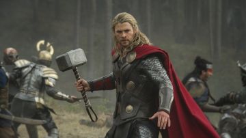 The replica of the hammer of Thor (Chris Hemsworth) in Thor : the dark world, The