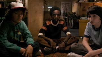 Green 'Explorer' Hoodie worn by Dustin Henderson (Gaten Matarazzo) as seen in Stranger Things Saison 1 Episode 4