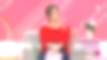 The sweater is embellished with a snake in rhinestone Faustine Bollaert in It starts today 27/10/2017