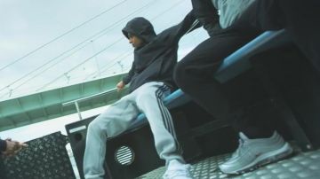 Sneakers, Nike Air Max 97 QS (GS) in the clip Popstar of Lefa