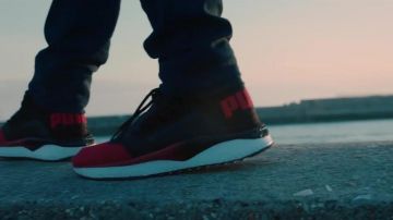 La pareja de Puma Tsugi, Shinsei Toreador, en el video musical de PLK Of Evil