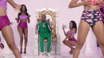 Les baskets basses en cuir Gucci New Ace de Yo Gotti dans son clip Rake It Up