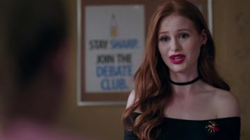 Le top H&M noir de Cheryl Blossom (Madelaine Petsch) dans Riverdale S02E03