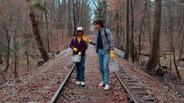 Sneakers Nike Classic Cortez Steve Harrington (Joe Keery) in Stranger Things S02E06