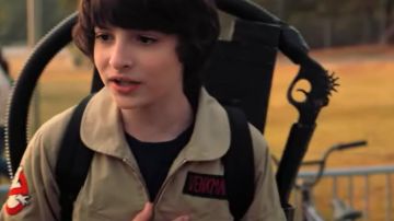 The crest "Venkman" of the combination Ghostbusters Mike Wheeler (Finn Wolfhard) in Stranger Things