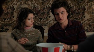 Colgante "Ballerinas" de Nancy Wheeler (Natalia Dyer) en Stranger Things S02E01