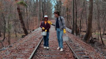 The sneakers of Dustin Henderson (Gaten Matarazzo) in Stranger Things Season 2 Episode 6