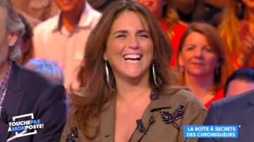 La veste kaki à broderies de Valérie Benaim dans Touche pas à mon poste du 30/10/2017 #TPMP