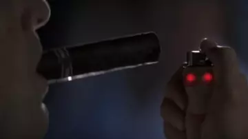 The lighter bikini flashing of Max Cady (Robert De Niro) in The Nerves in vif (Cape Fear)