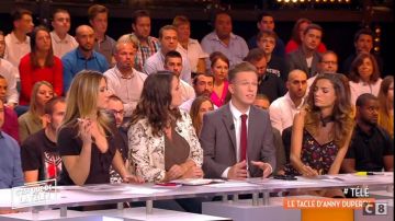 The printed dress butterfly Francesca Antoniotti in It is that of the tv ! the 09/10/2017