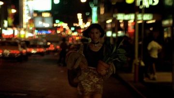 The Times Square area in New York through night by Mathilda (Natalie Portman) in Léon