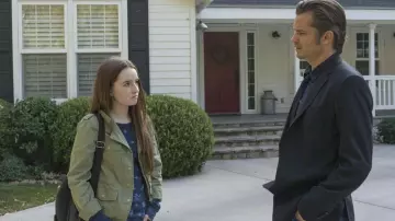 Black Blazer Jacket worn by Raylan Givens (Timothy Olyphant) as seen in Justified TV show wardrobe (Season 5 Episode 2)