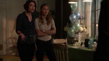 The top of the H&M Kara Danvers (Melissa Benoist) in Supergirl S03E03